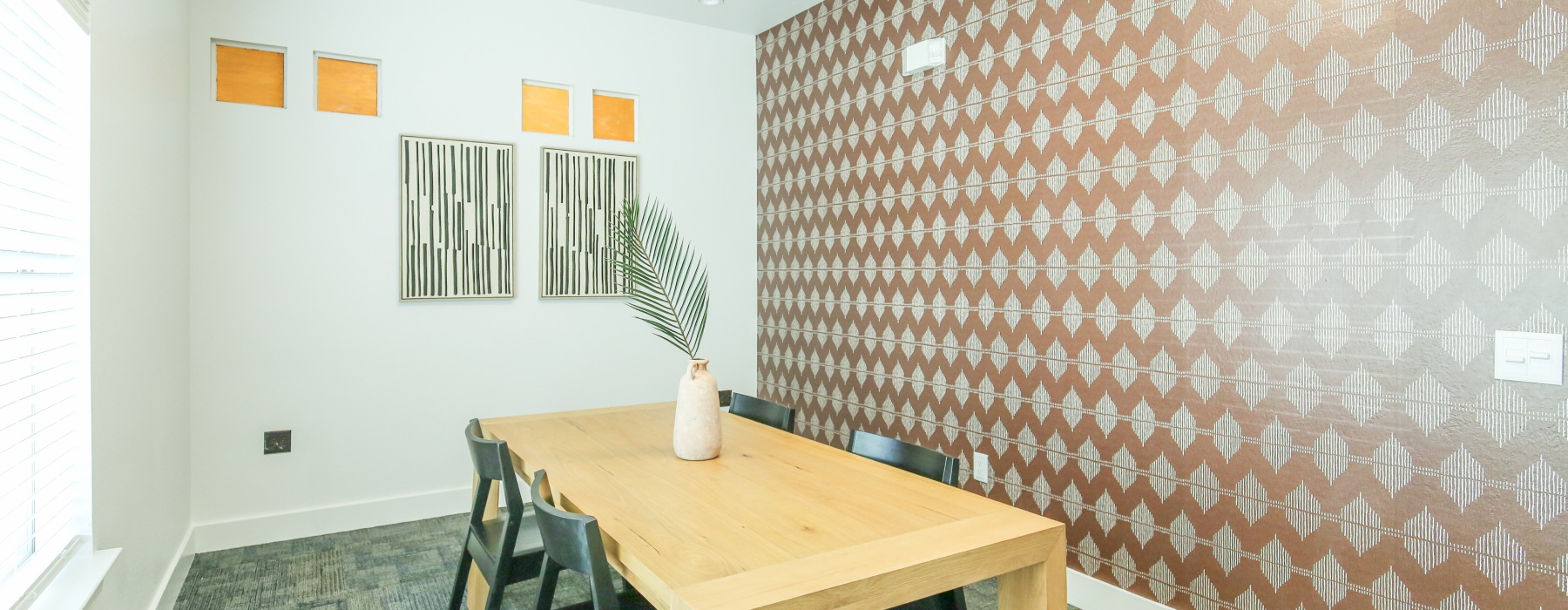Room with wallpaper and decor